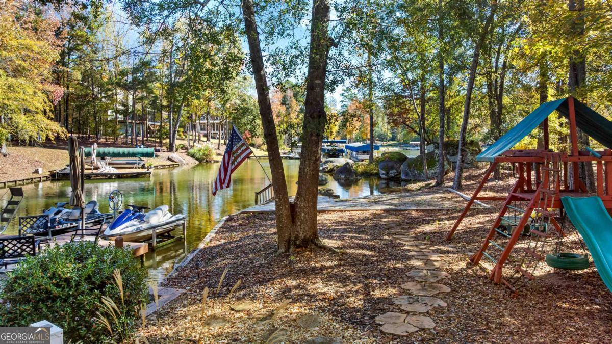 1251 White Oak Drive White Plains GA 30678