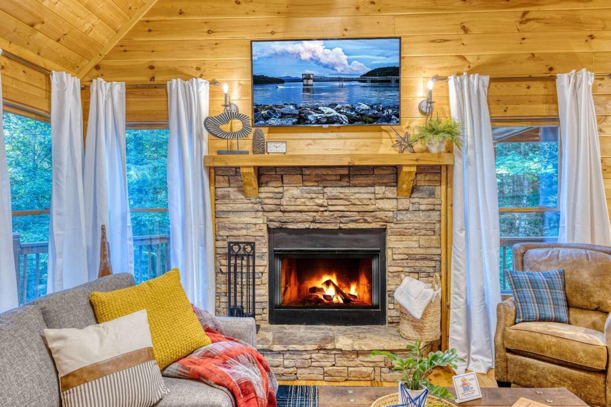 307 Bent Wood Lane Blue Ridge GA 30513