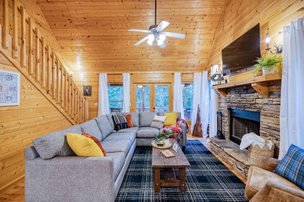 307 Bent Wood Lane Blue Ridge GA 30513