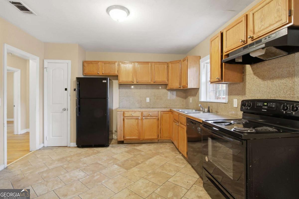 1979 Cascade Road SW Atlanta GA 30311