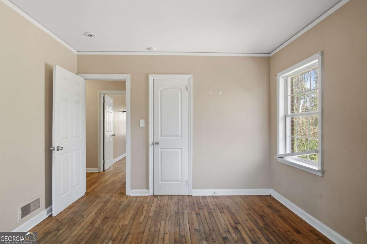 1979 Cascade Road SW Atlanta GA 30311