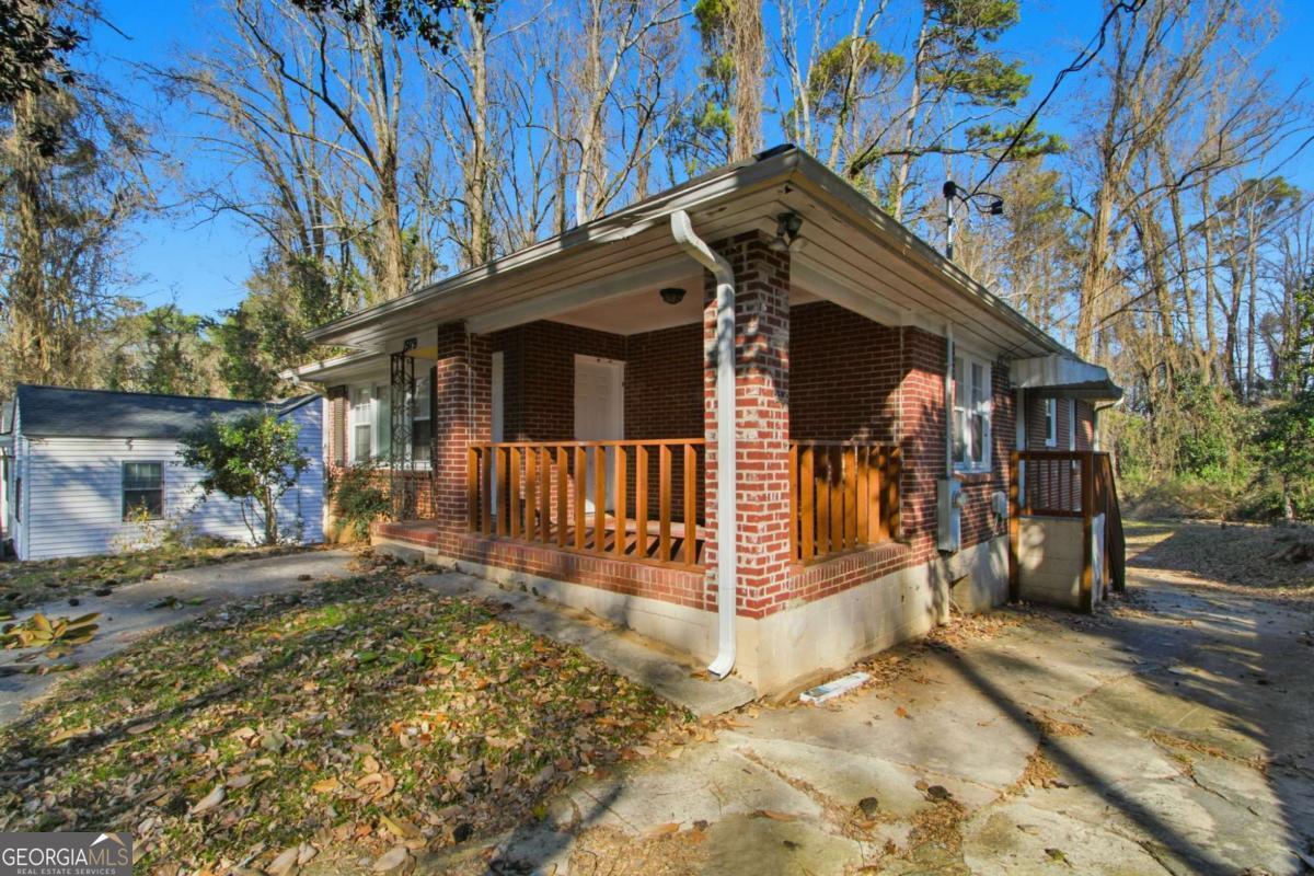 1979 Cascade Road SW Atlanta GA 30311