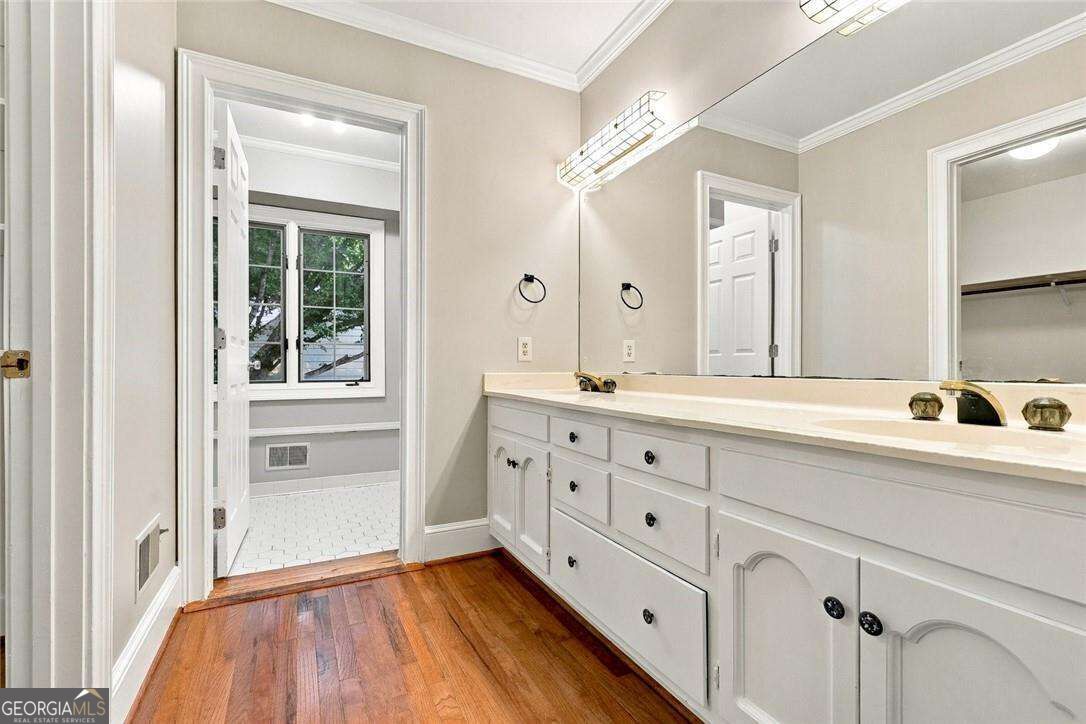 1883 Bedfordshire Court Decatur GA 30033