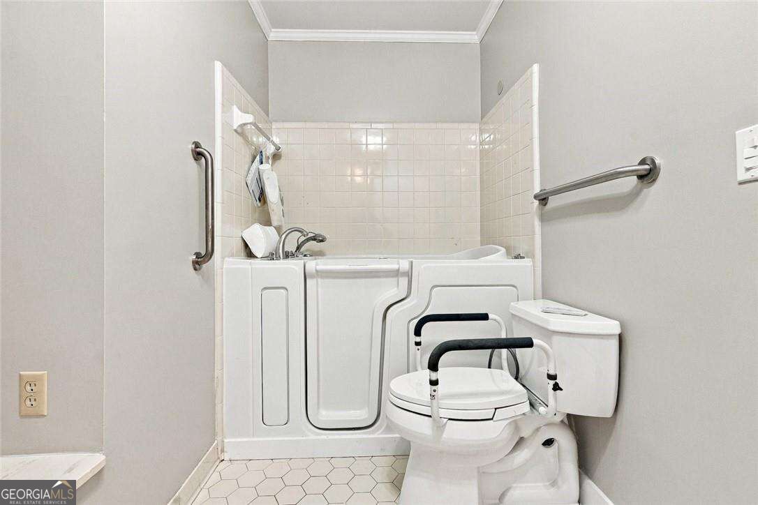 1883 Bedfordshire Court Decatur GA 30033