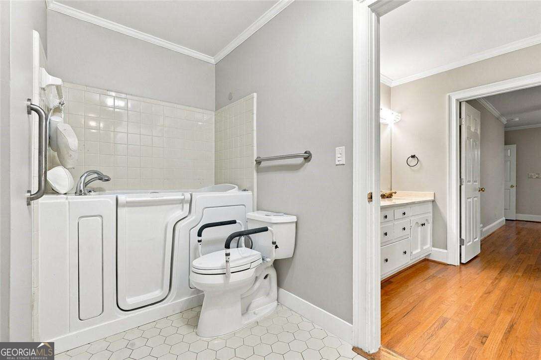 1883 Bedfordshire Court Decatur GA 30033