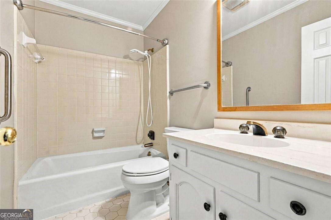 1883 Bedfordshire Court Decatur GA 30033