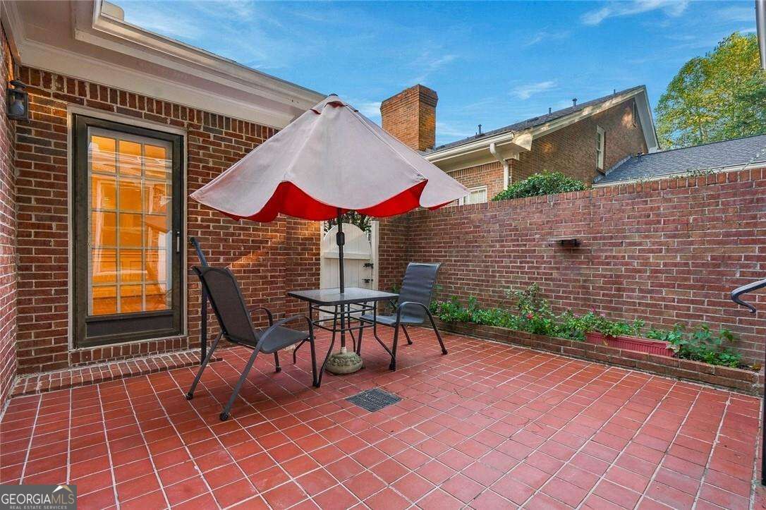 1883 Bedfordshire Court Decatur GA 30033