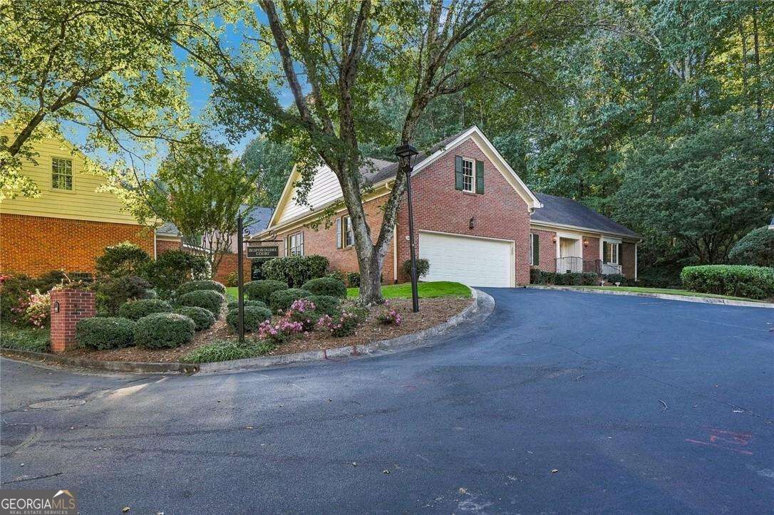 1883 Bedfordshire Court Decatur GA 30033