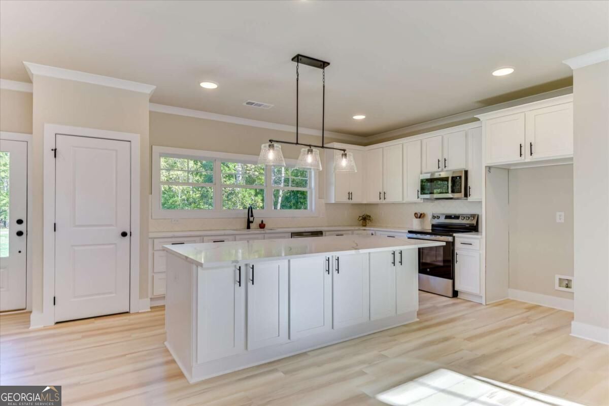 1021 Pointe S Tignall GA 30668