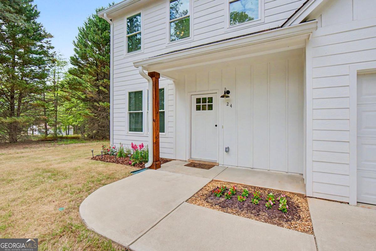 24 Rocky Circle NE White GA 30184
