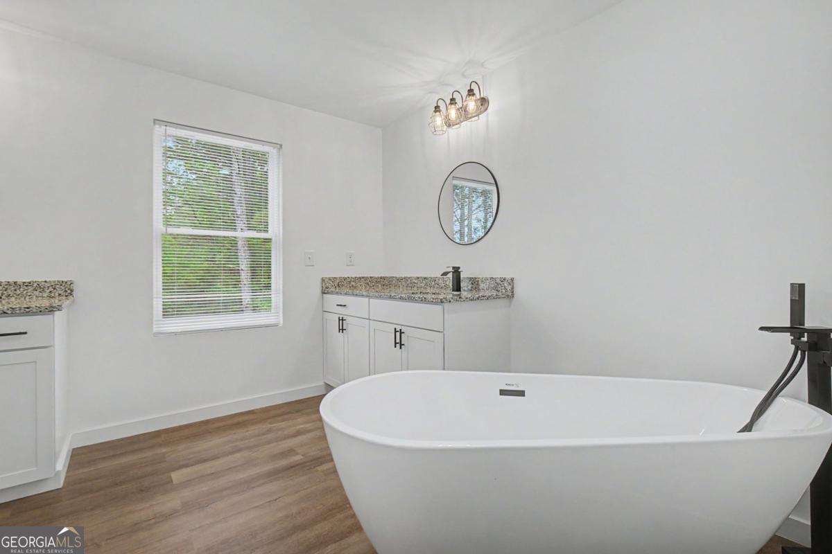 24 Rocky Circle NE White GA 30184