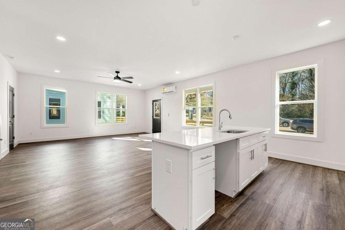 1092 Wedgewood Drive NW Atlanta GA 30318