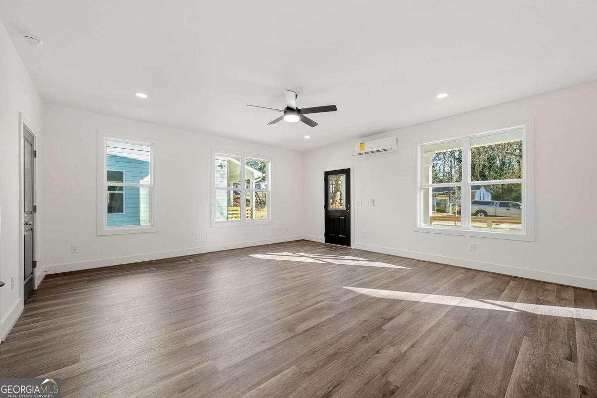 1092 Wedgewood Drive NW Atlanta GA 30318