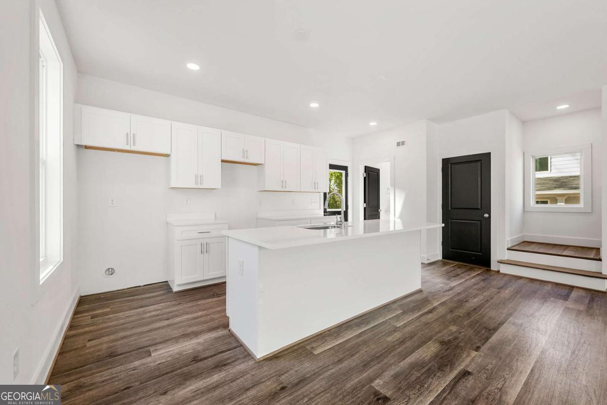 1092 Wedgewood Drive NW Atlanta GA 30318