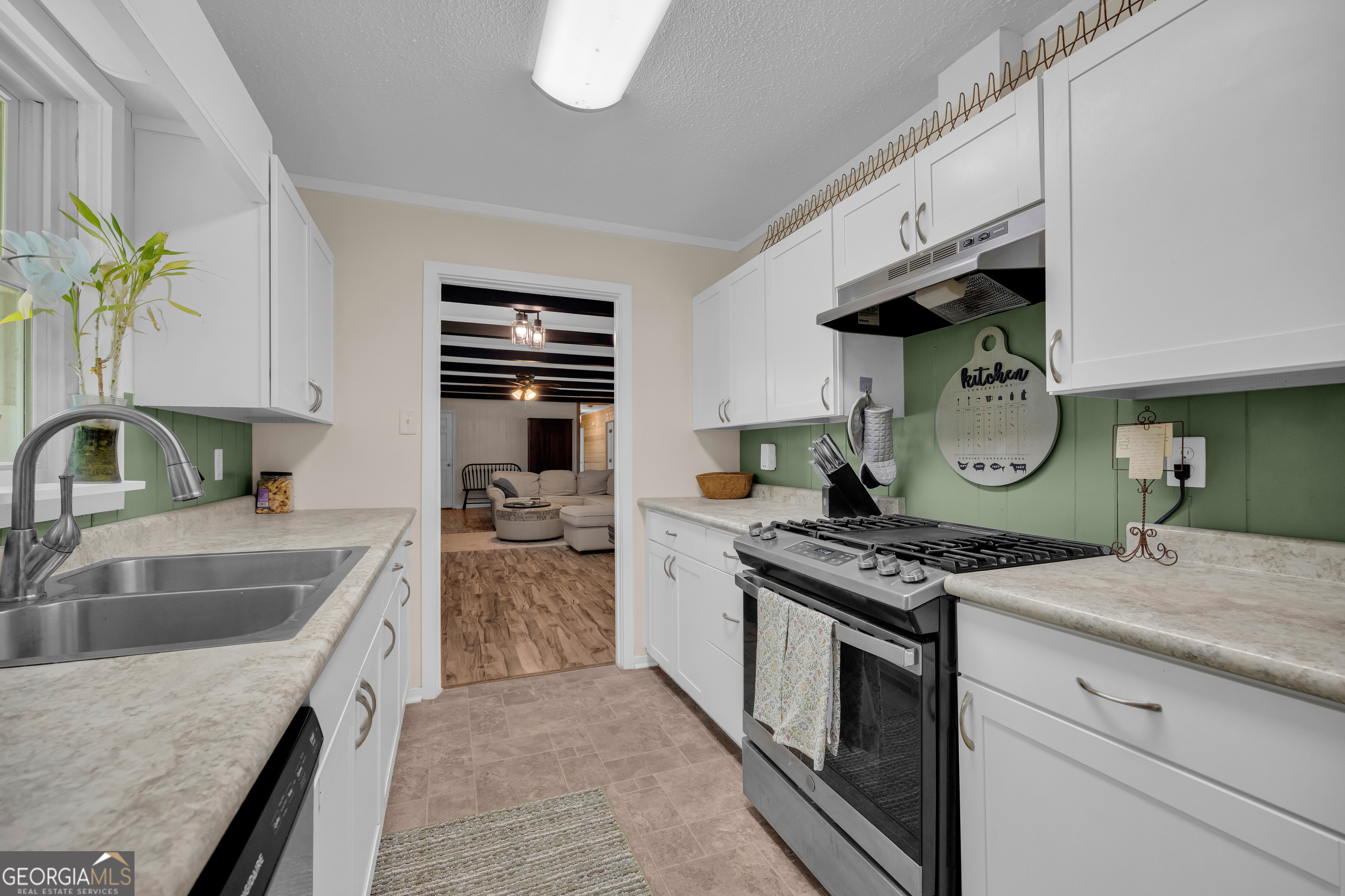 101 W Hendricks Street Bowman GA 30624