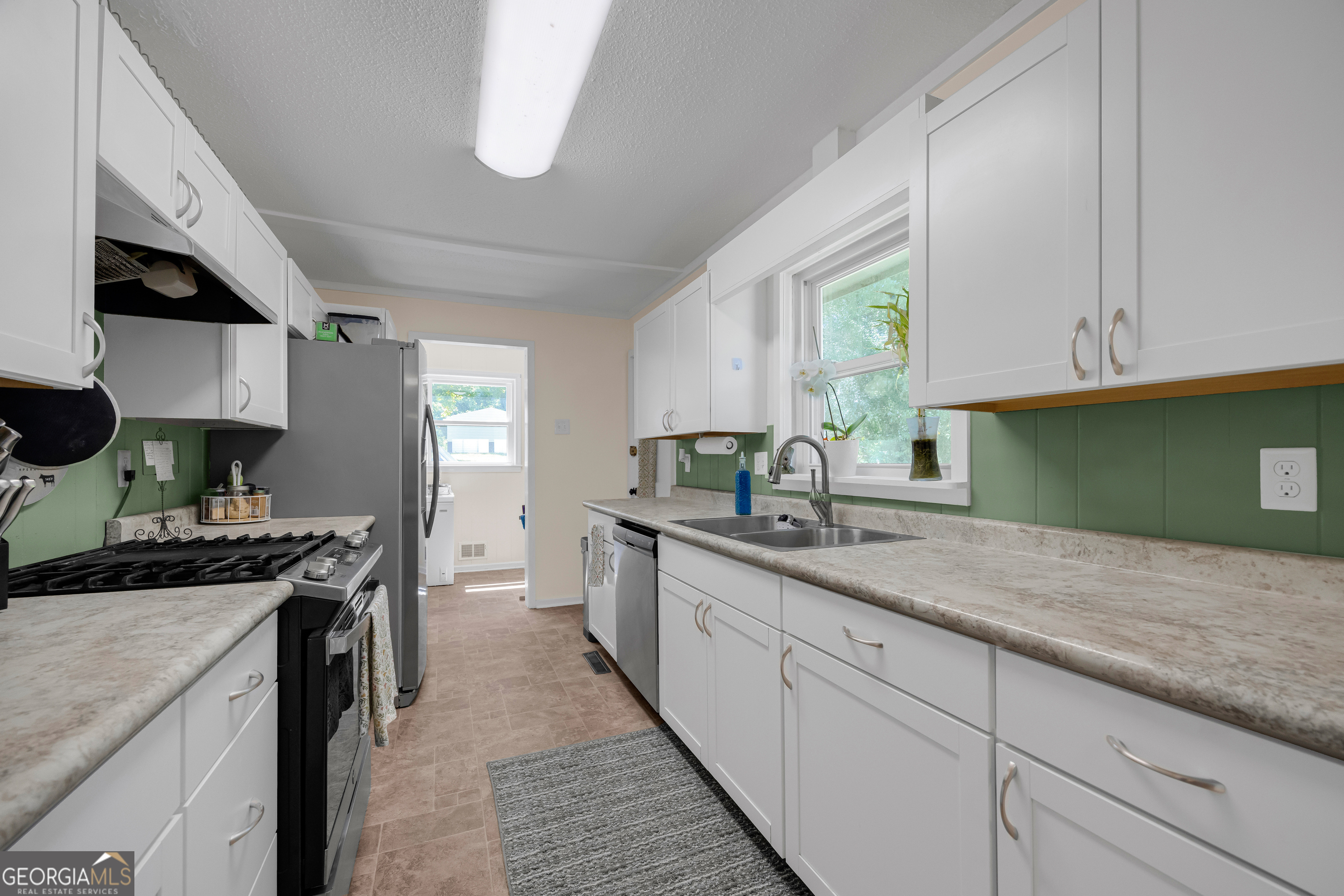 101 W Hendricks Street Bowman GA 30624
