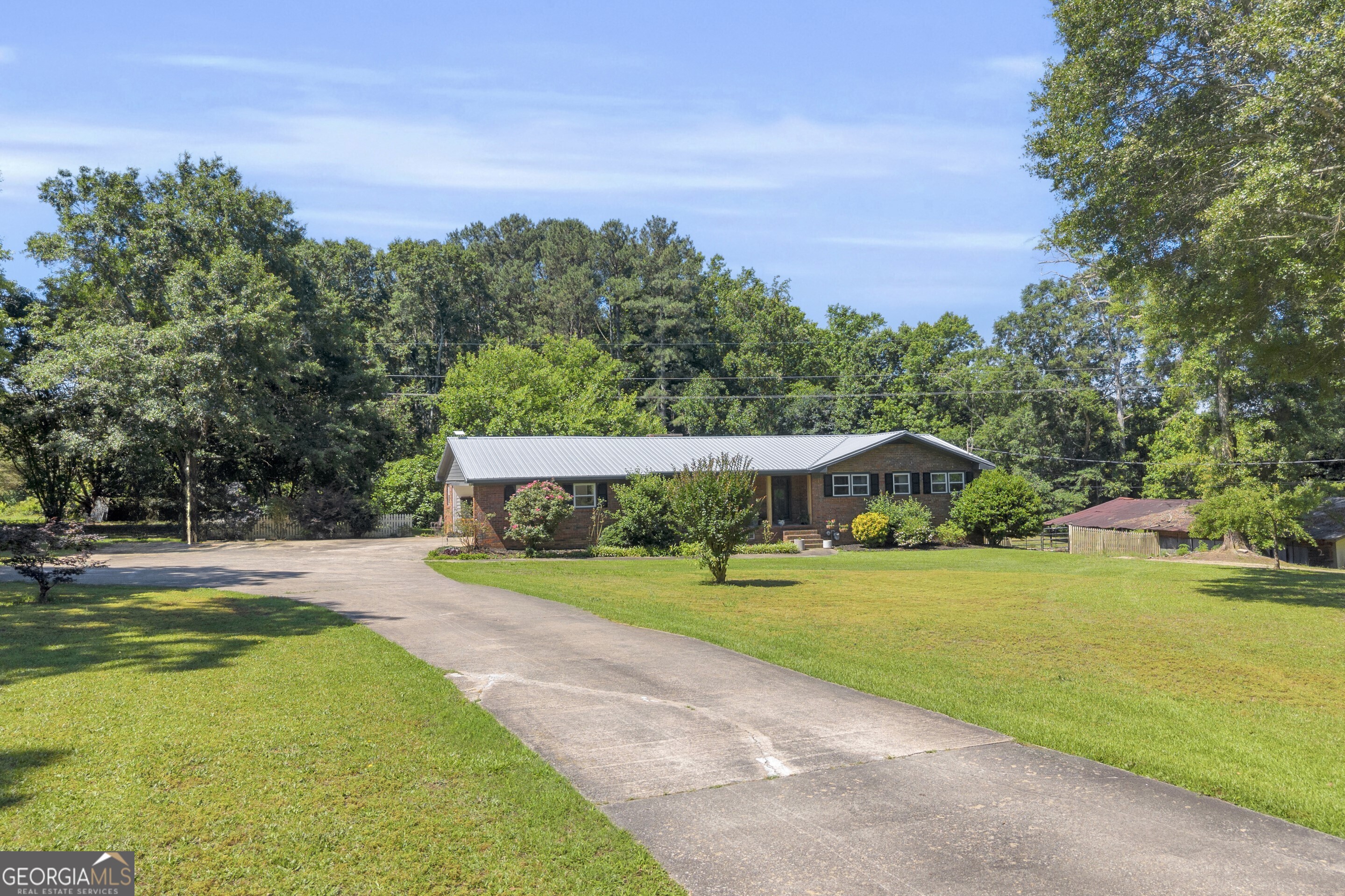 101 W Hendricks Street Bowman GA 30624