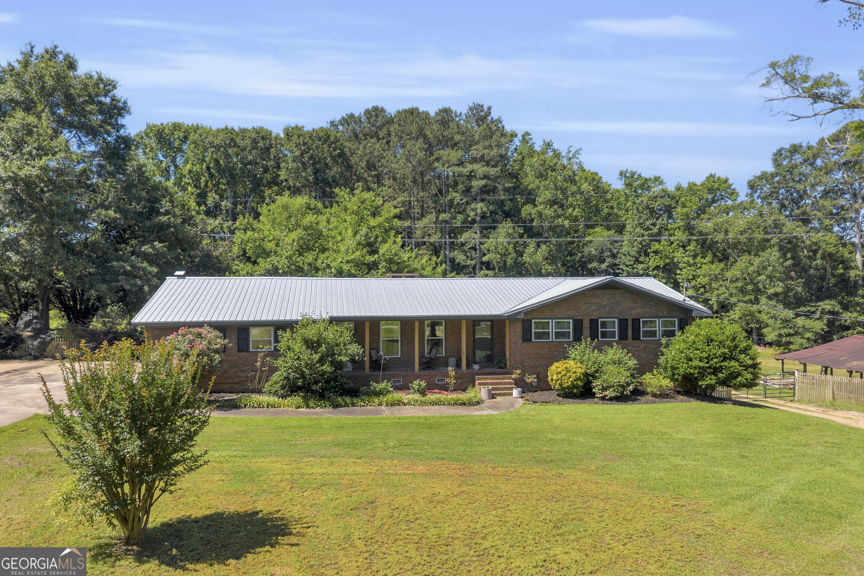 101 W Hendricks Street Bowman GA 30624