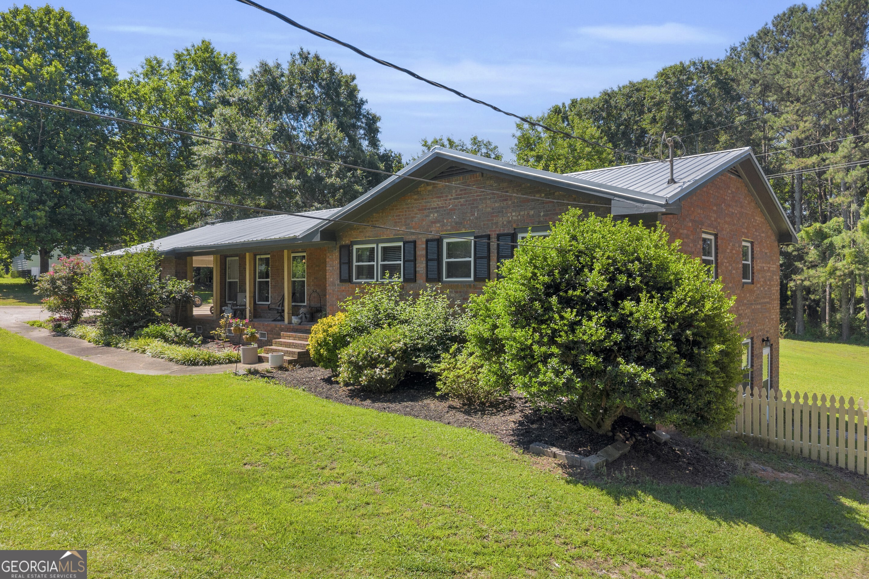 101 W Hendricks Street Bowman GA 30624