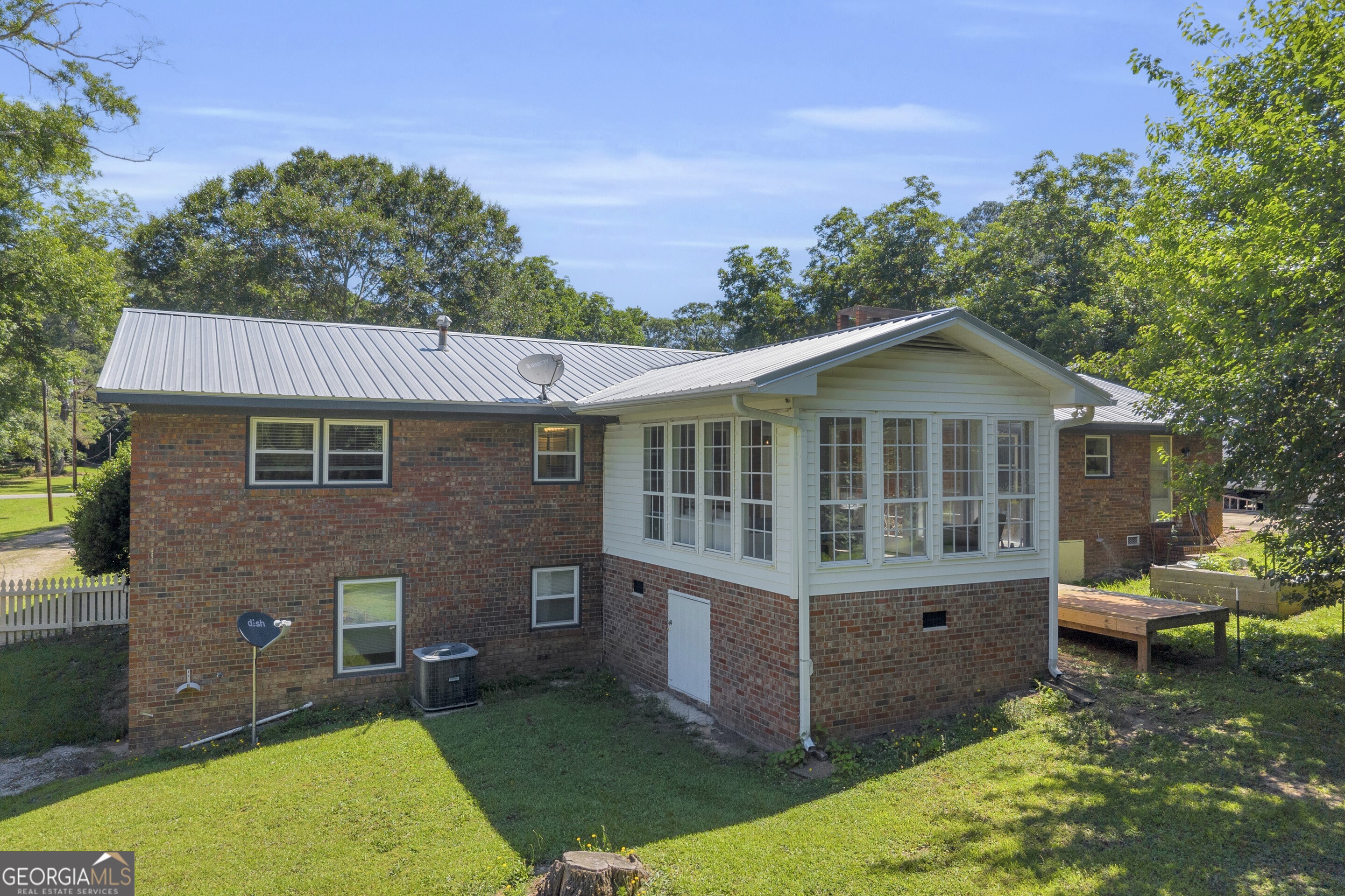 101 W Hendricks Street Bowman GA 30624