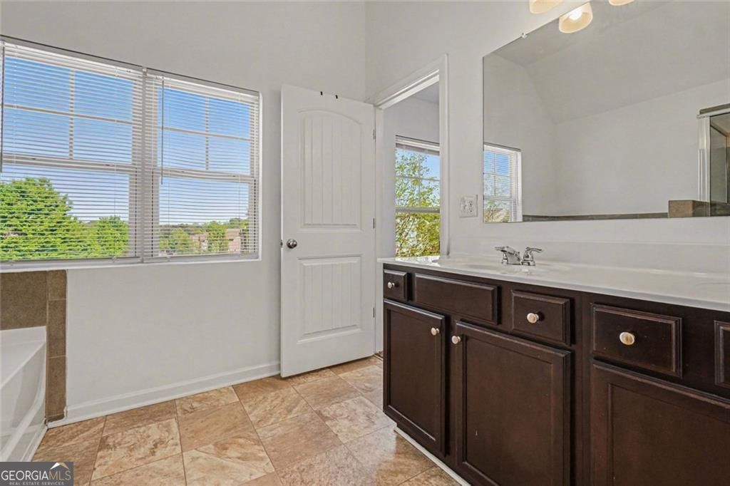 4987 Rapahoe Trail Atlanta GA 30349
