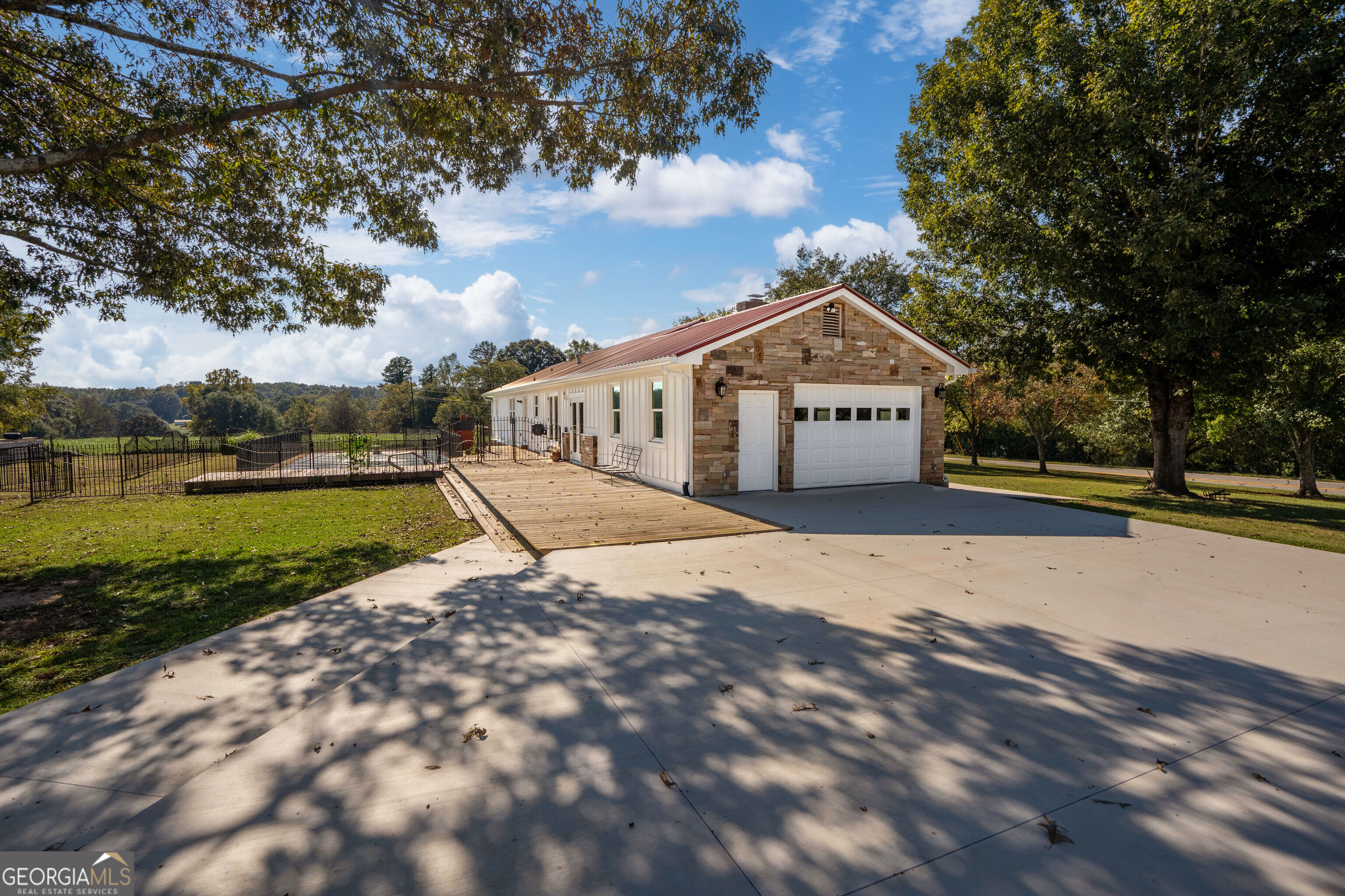 2111 Highway 323 Gillsville GA 30543