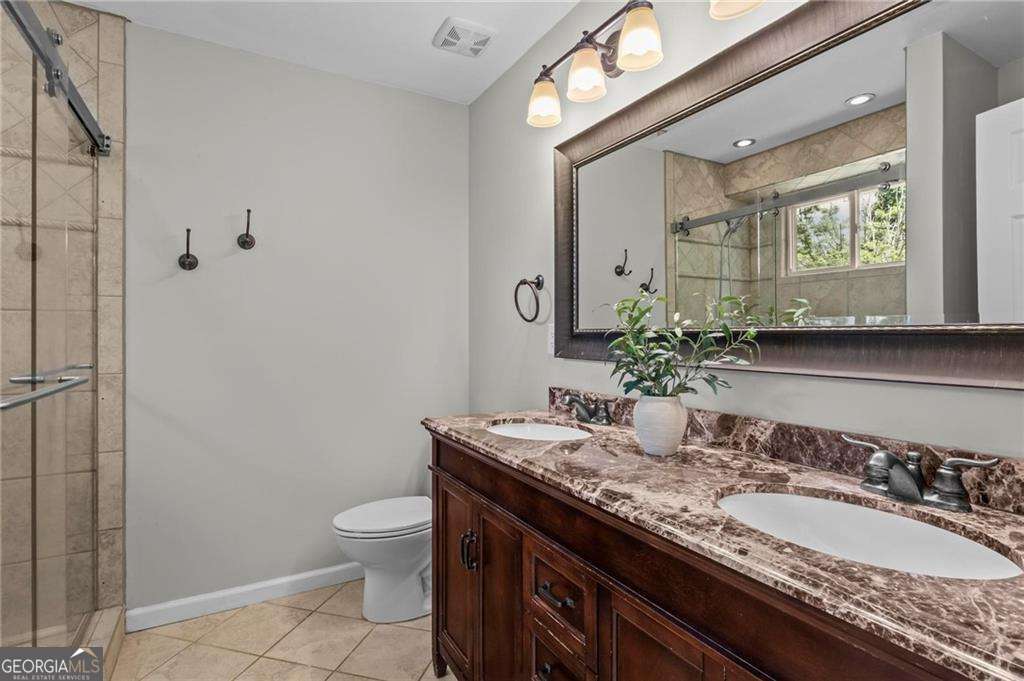 2771 Royal Bluff Decatur GA 30030