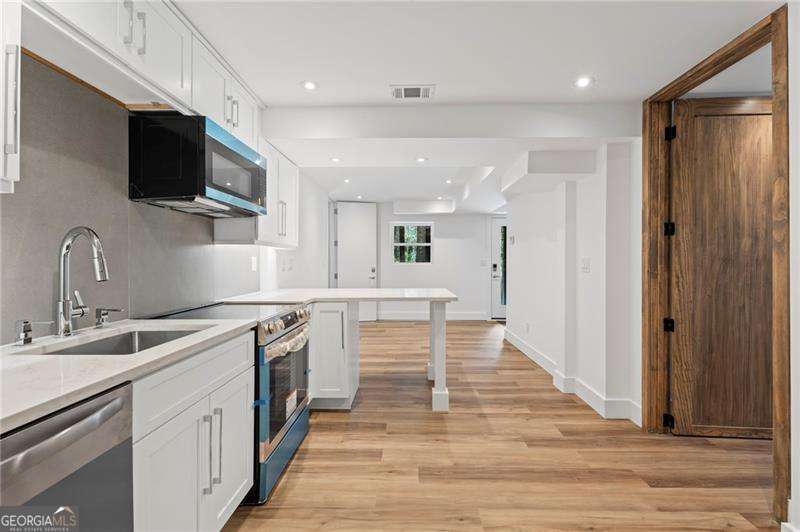 2746 Dale Creek Drive NW Atlanta GA 30318