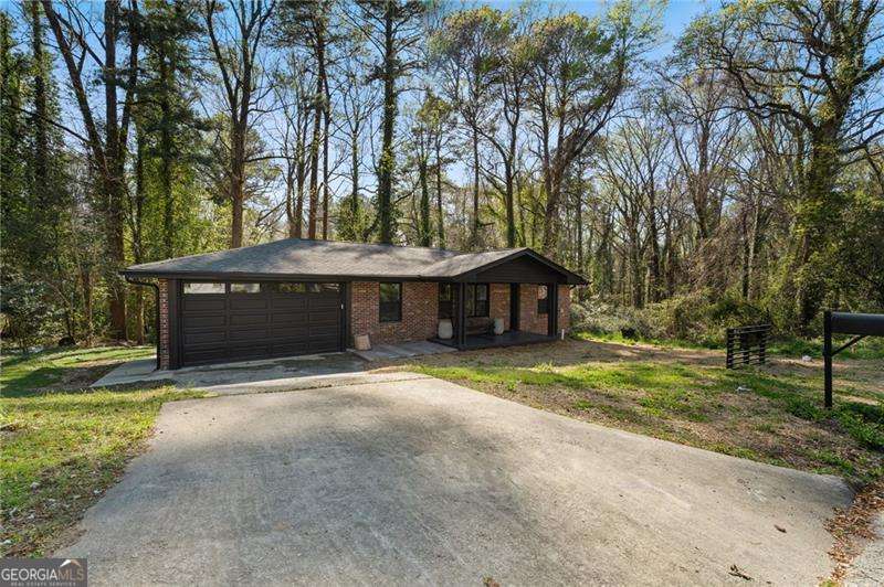 2746 Dale Creek Drive NW Atlanta GA 30318
