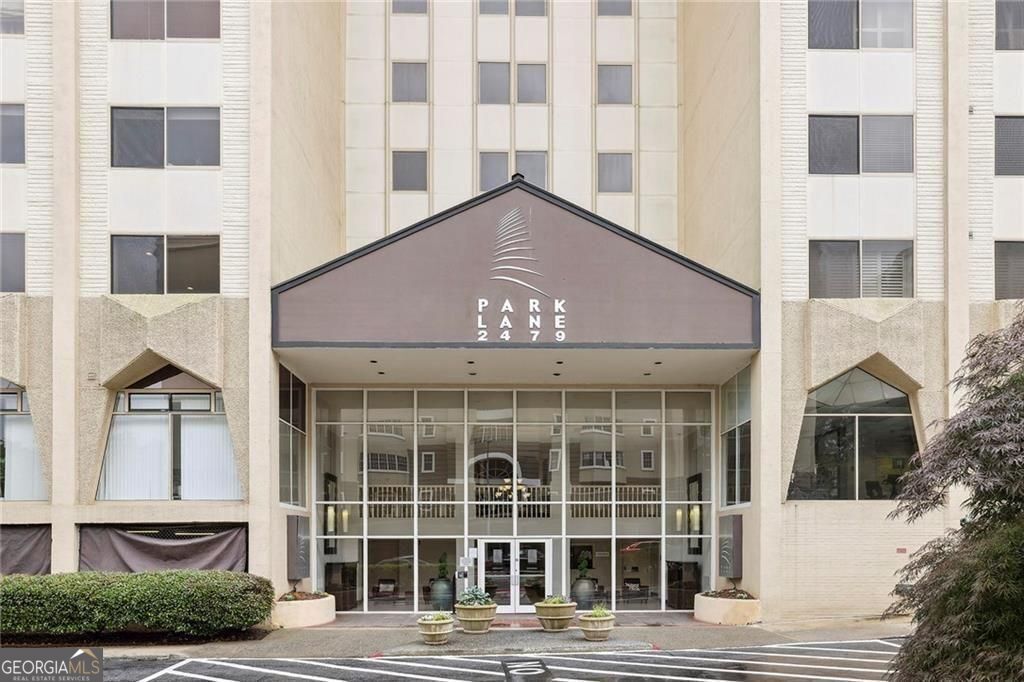 2479 Peachtree Road NE Atlanta GA 30305