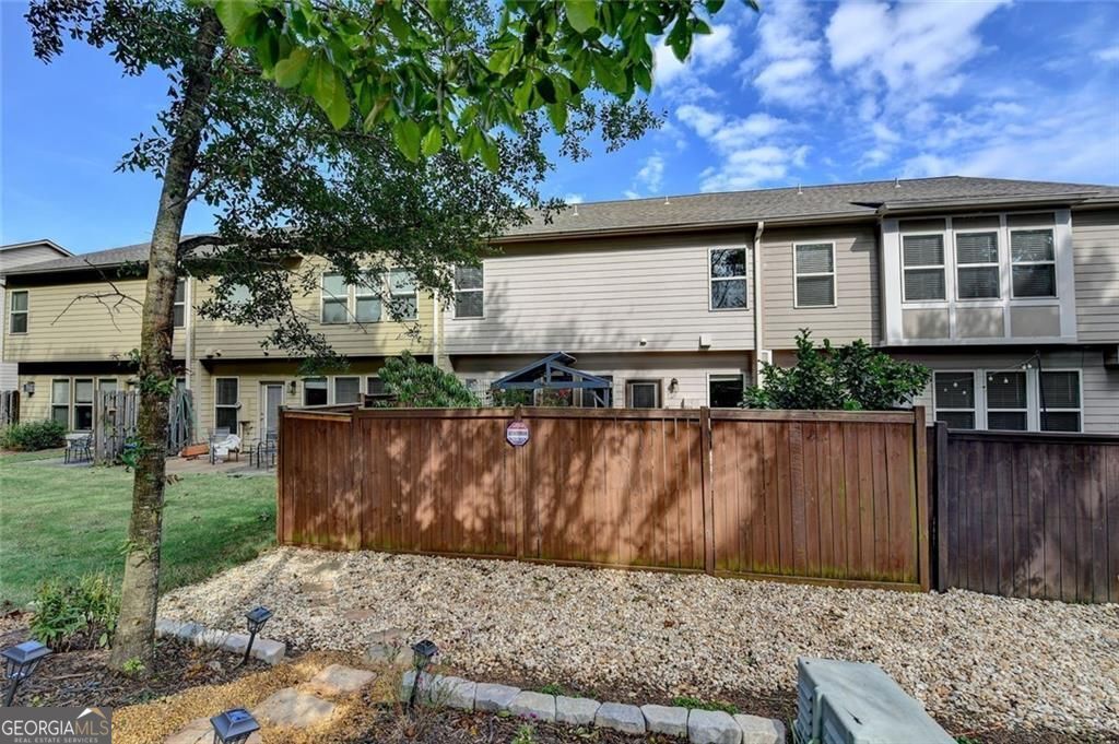 1570 Winshire Cove Alpharetta GA 30004