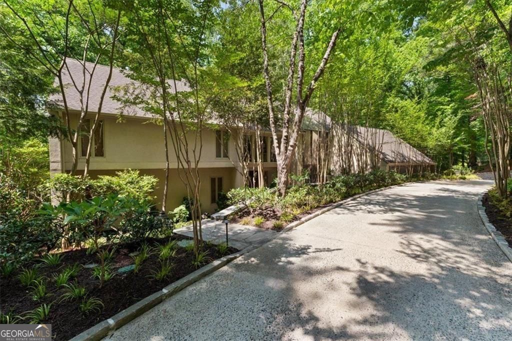 4040 Whitewater Creek Road NW Atlanta GA 30327