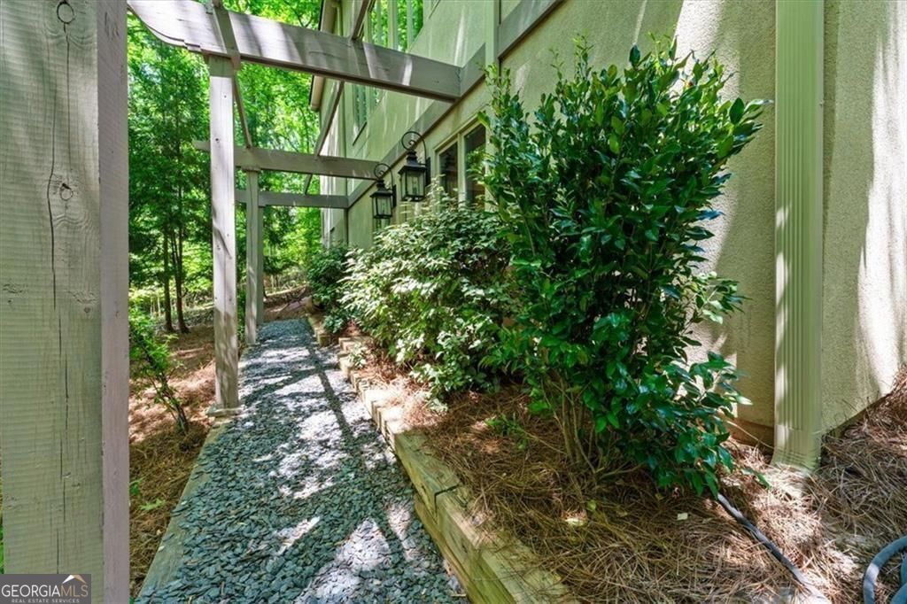 4040 Whitewater Creek Road NW Atlanta GA 30327