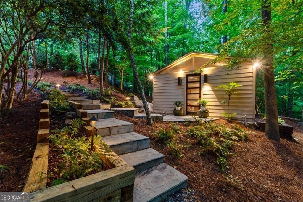 4040 Whitewater Creek Road NW Atlanta GA 30327