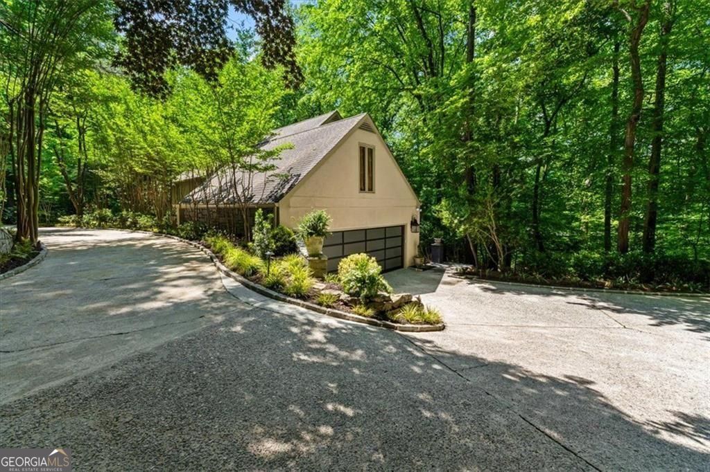 4040 Whitewater Creek Road NW Atlanta GA 30327