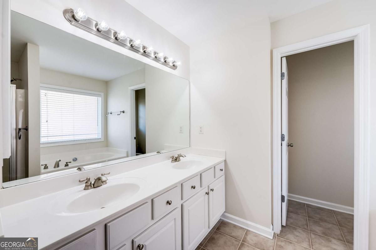 2126 Benchmark Drive Snellville GA 30078