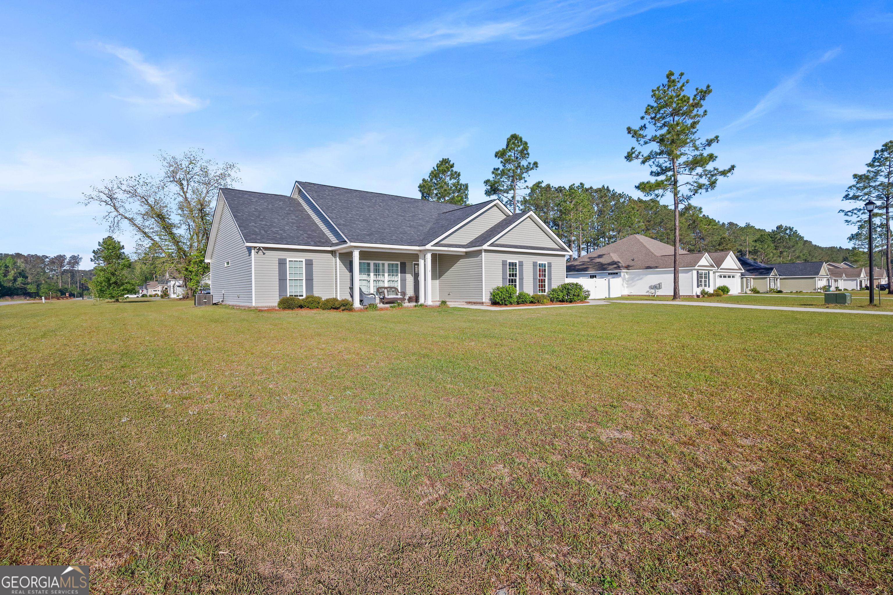 301 Tallulah Bend Ellabell GA 31308