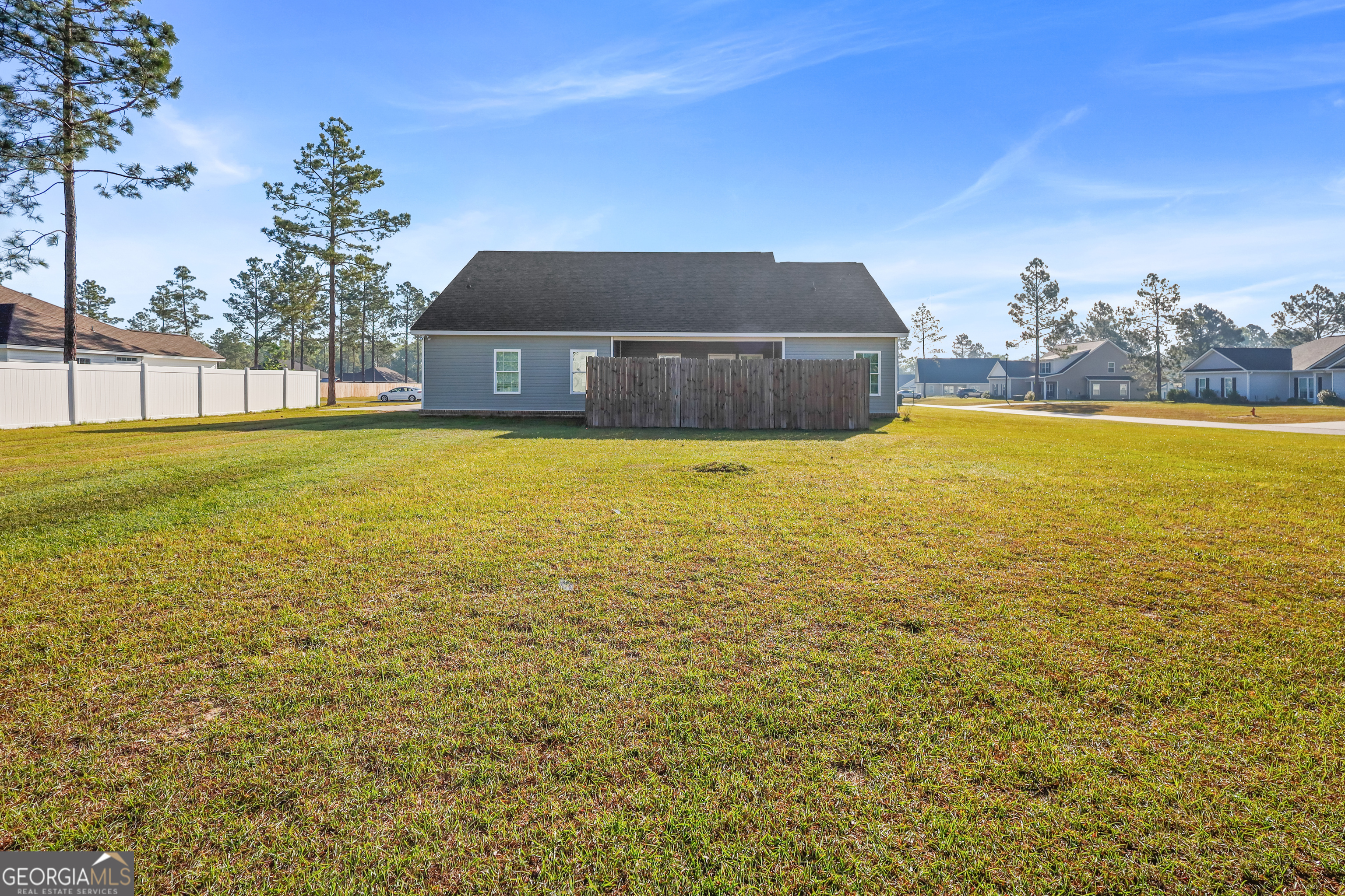 301 Tallulah Bend Ellabell GA 31308