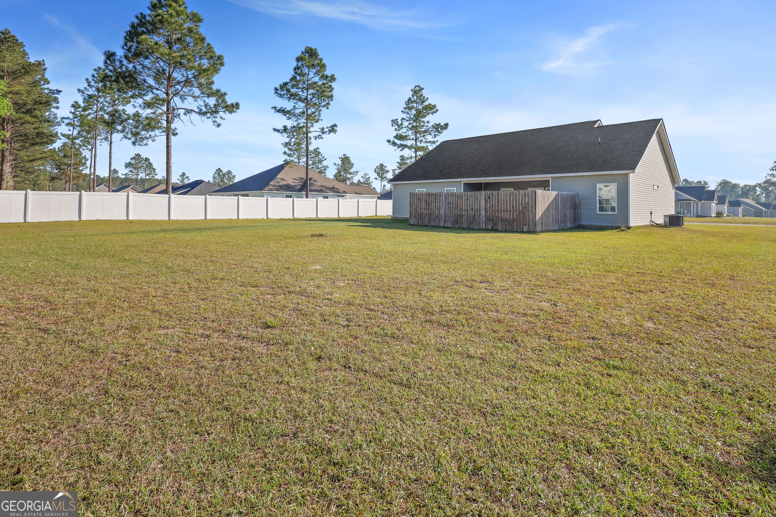 301 Tallulah Bend Ellabell GA 31308