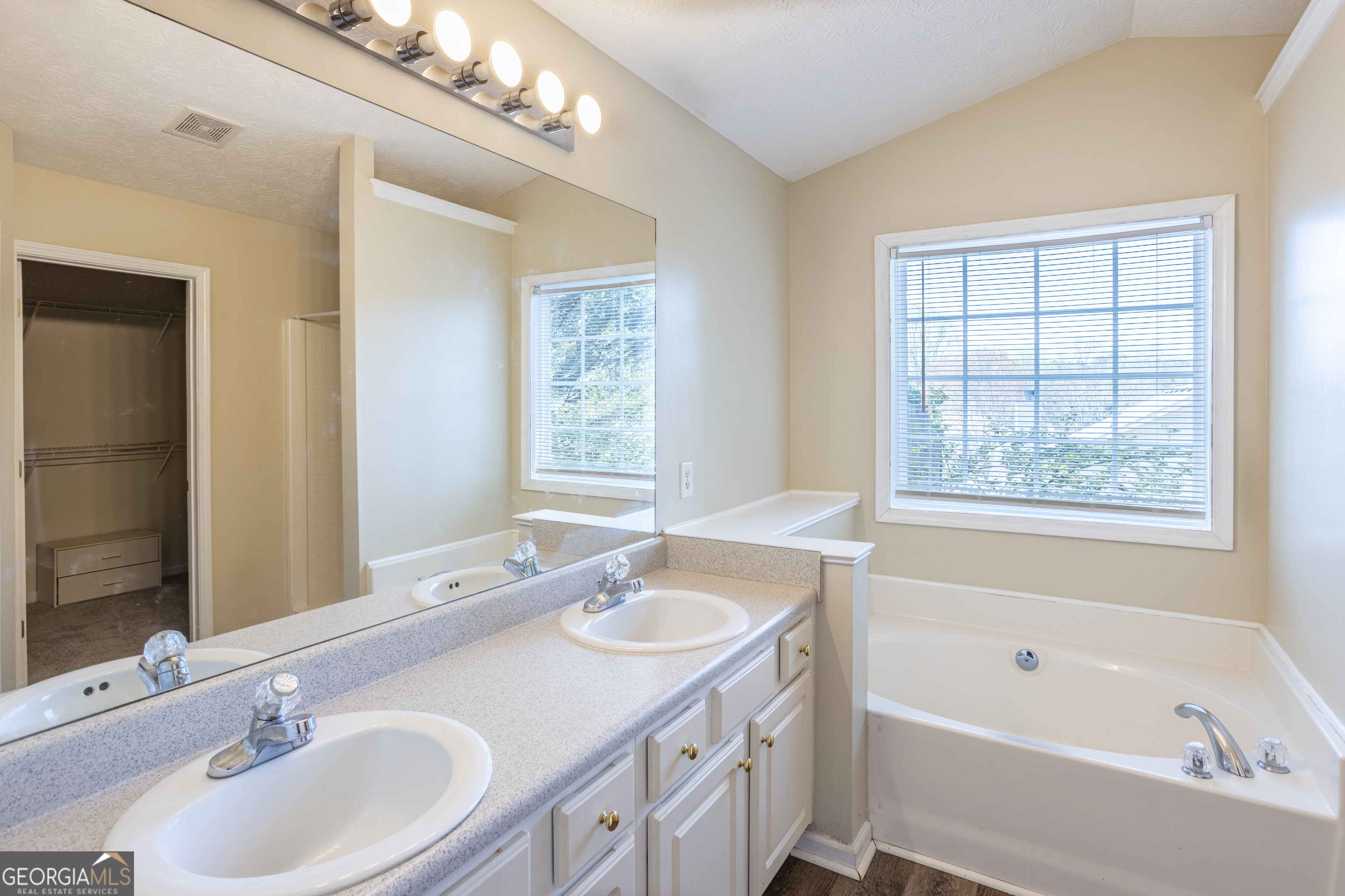305 Bradford Court Auburn GA 30011