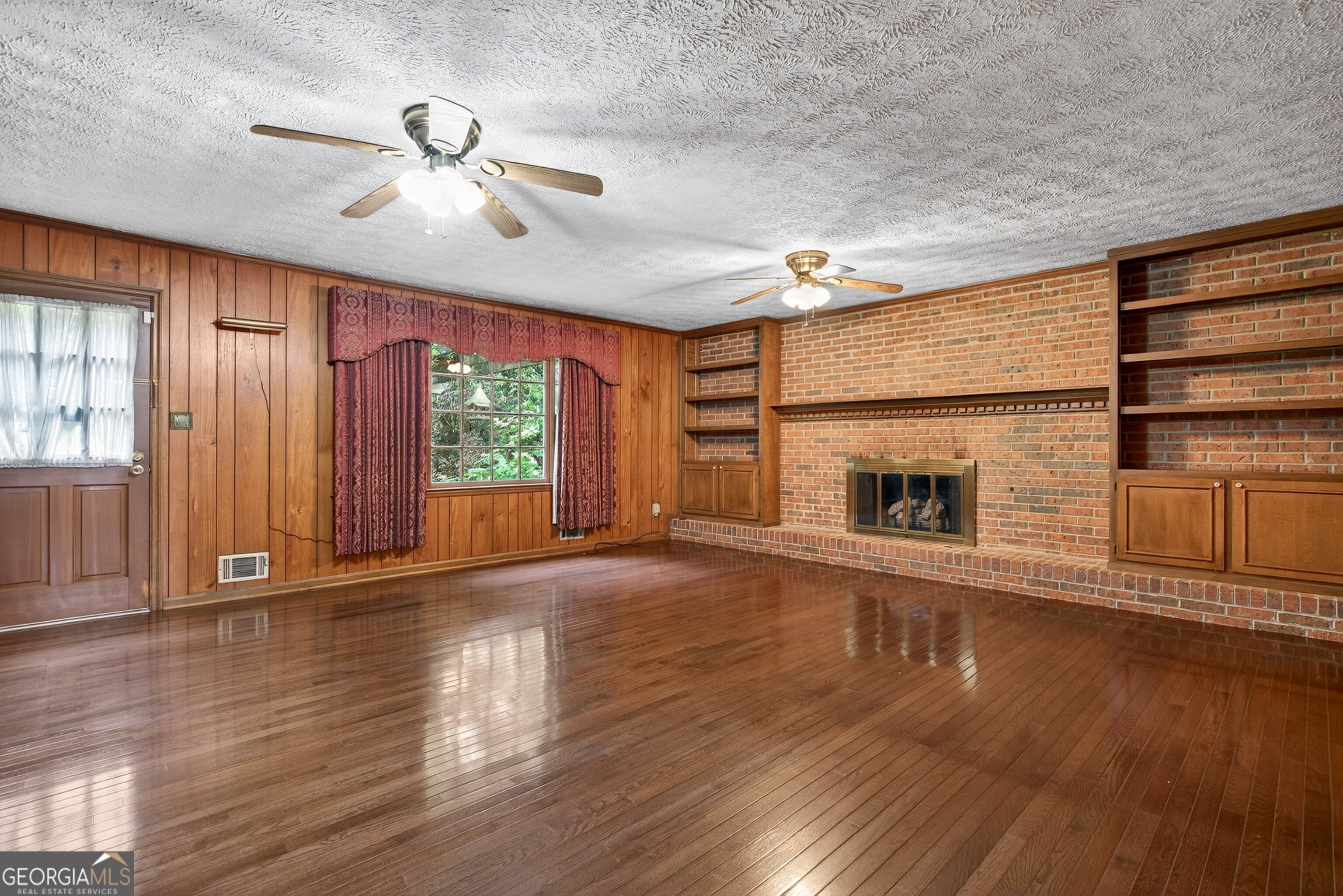 205 Dix Lee On Drive Fayetteville GA 30214