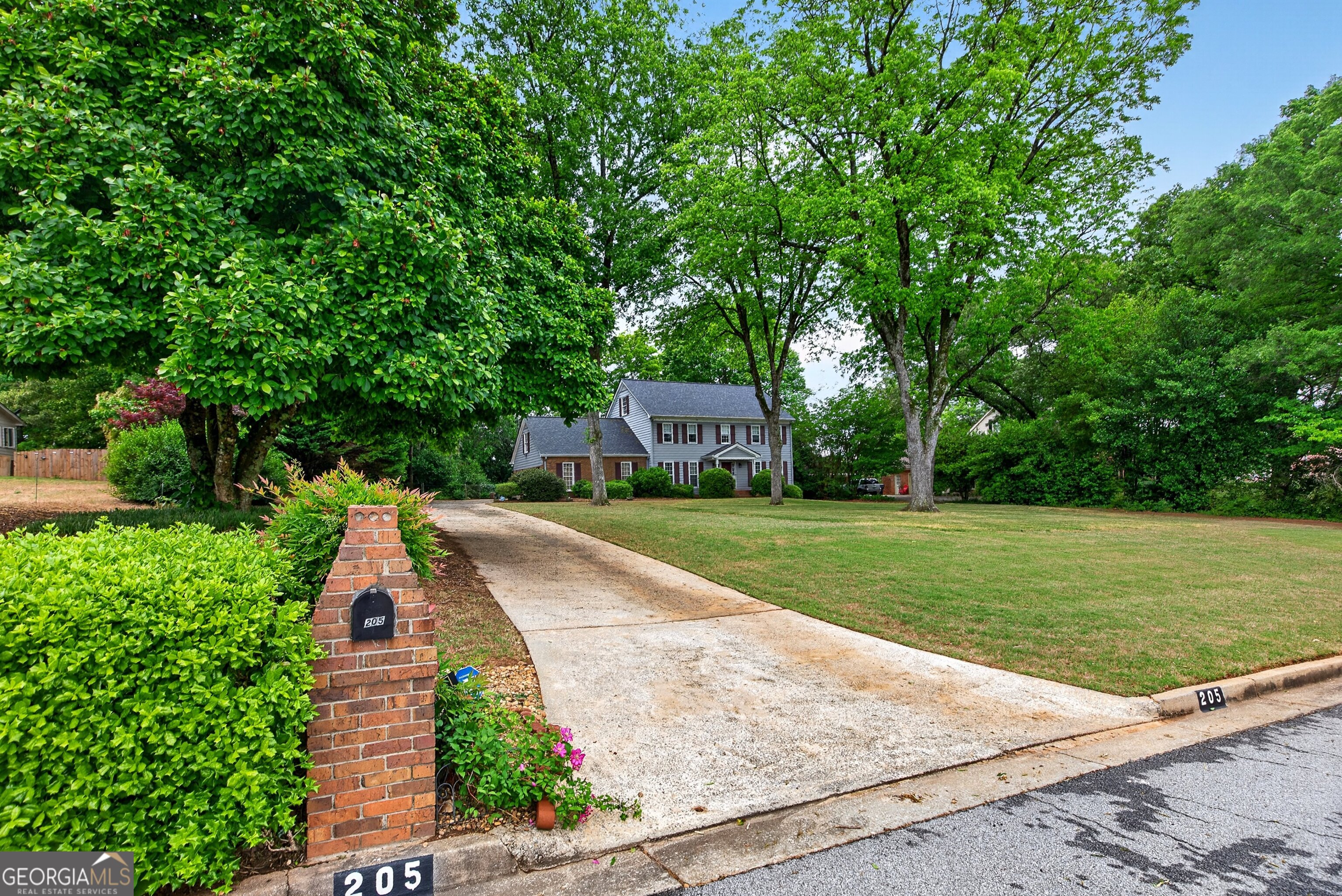 205 Dix Lee On Drive Fayetteville GA 30214