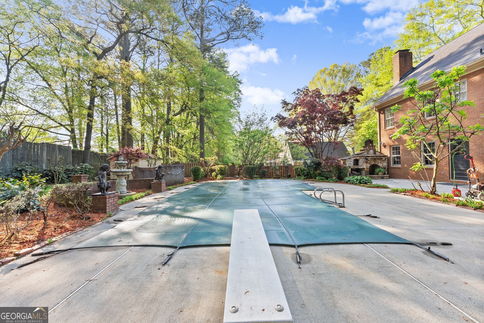 556 Daisy Nash Drive SW Lilburn GA 30047