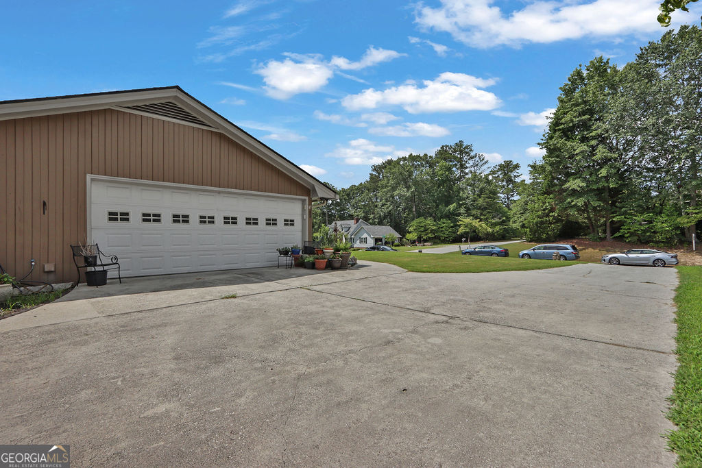 2184 Valley Creek Circle Snellville GA 30078