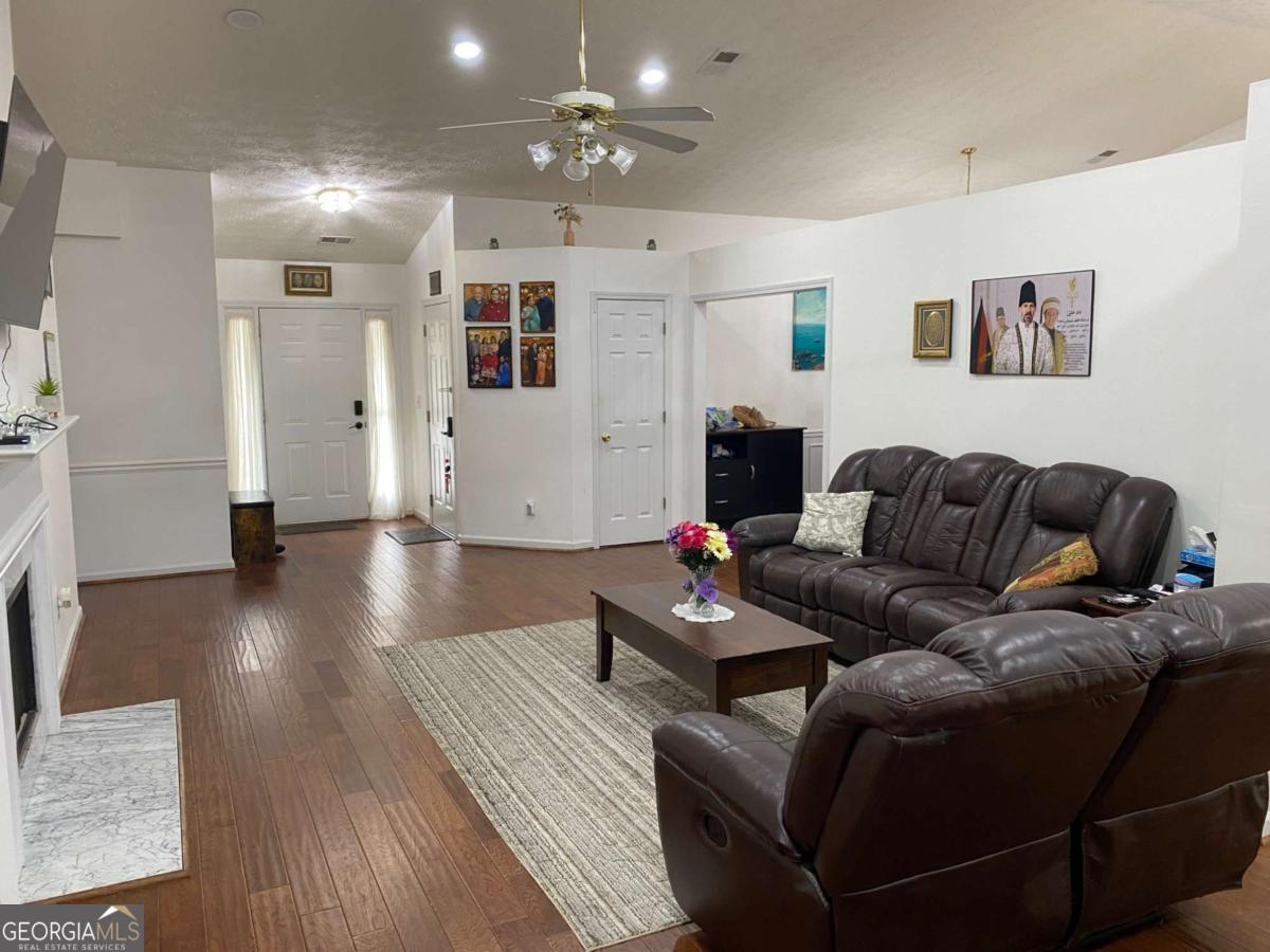 2840 General Lee Way Buford GA 30519