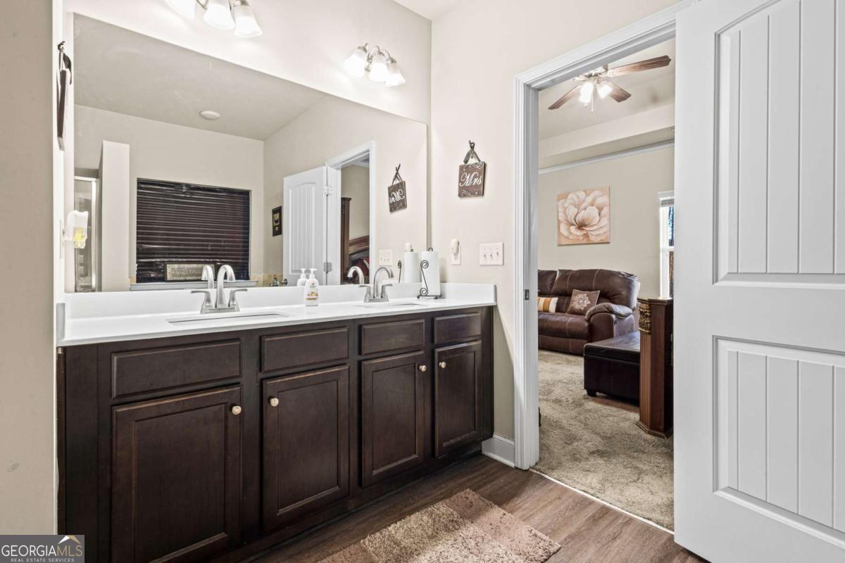 61 N Village Circle Rydal GA 30171