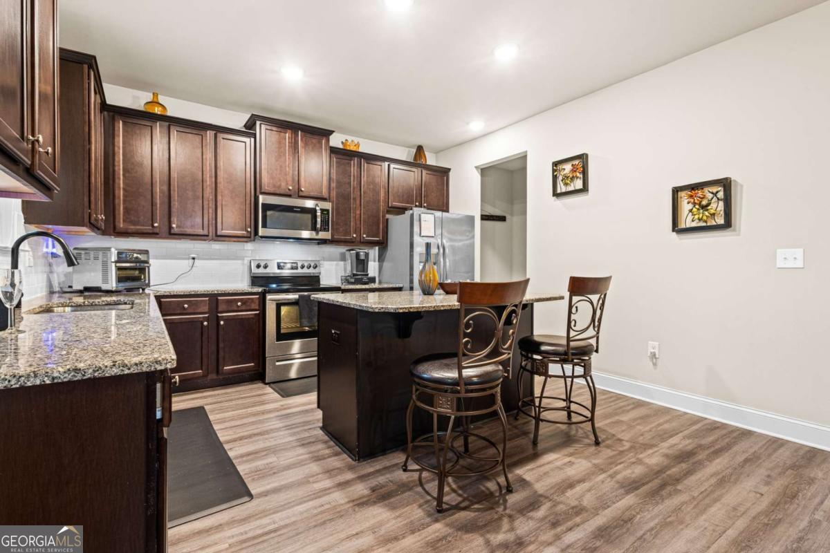 61 N Village Circle Rydal GA 30171