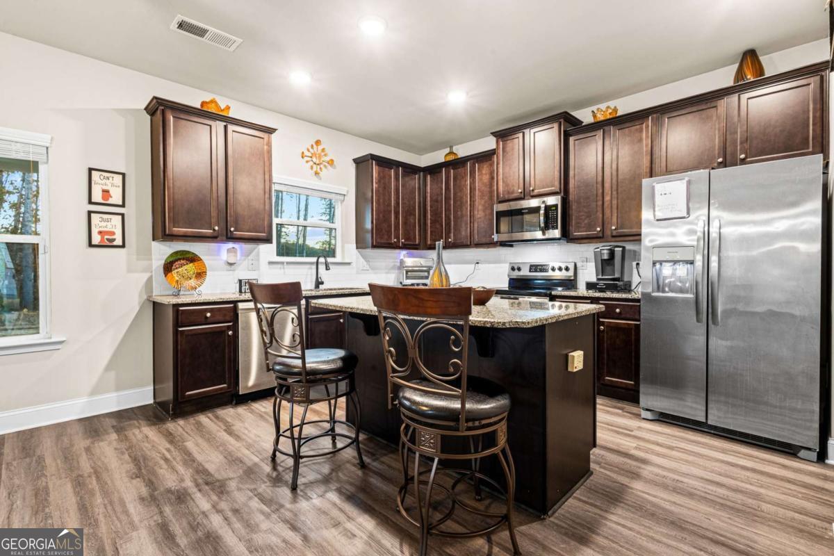 61 N Village Circle Rydal GA 30171