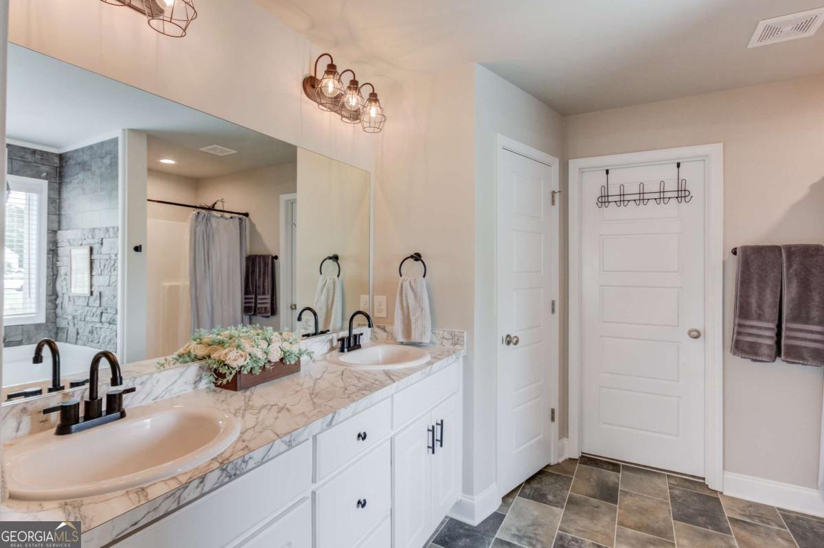242 Lokeys Circle Bethlehem GA 30620