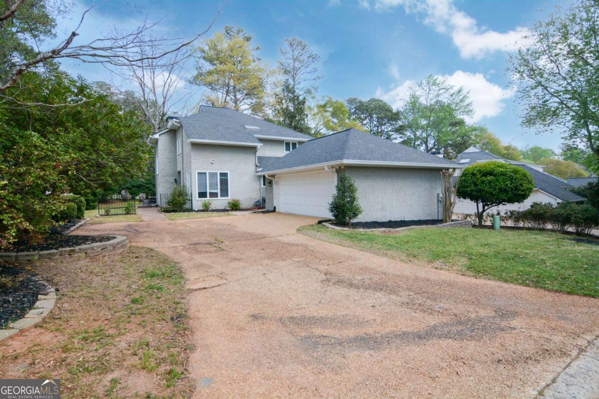 2560 Links End Roswell GA 30076